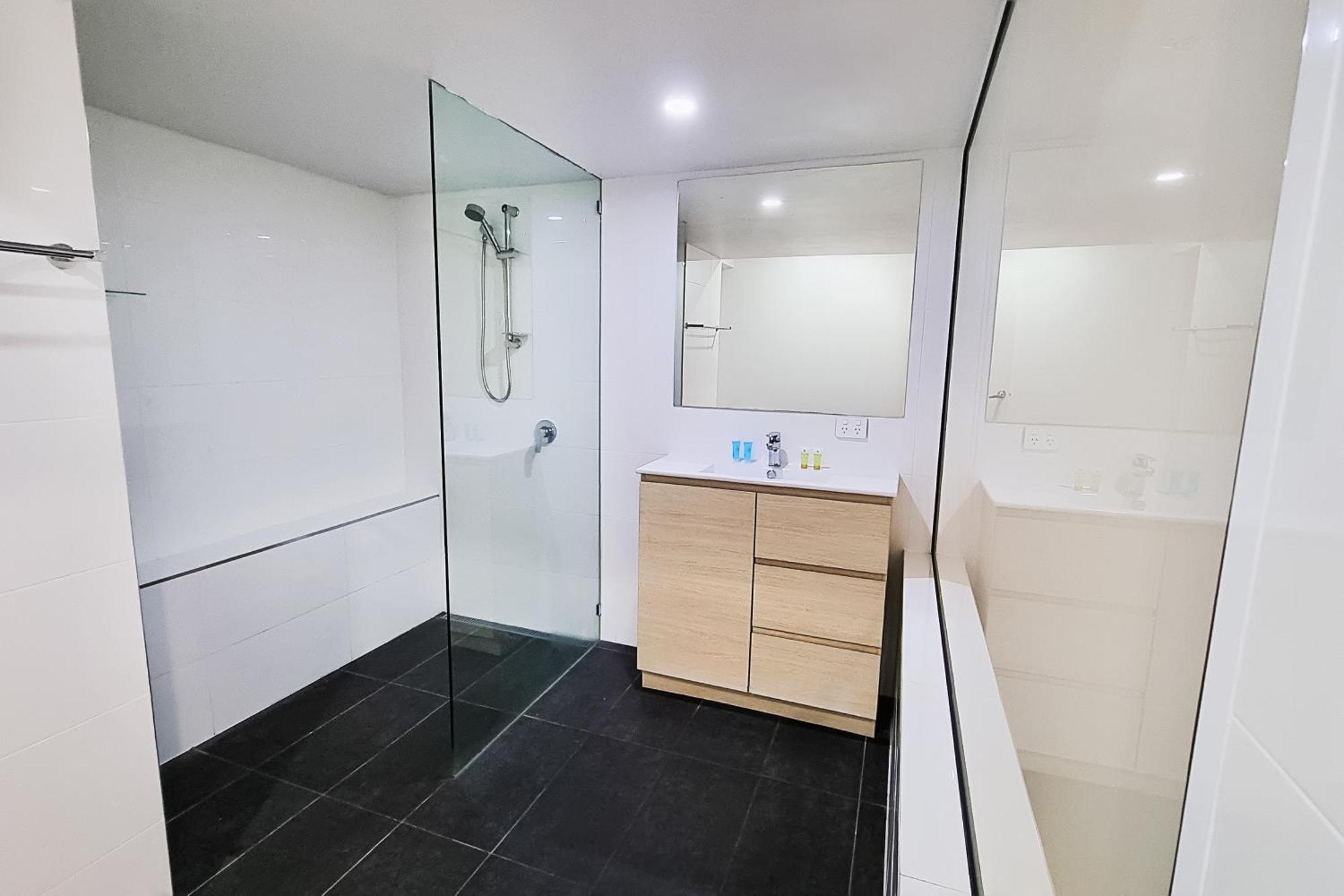 Tiki Hotel Apartments Surfers Paradise Gold Coast Extérieur photo