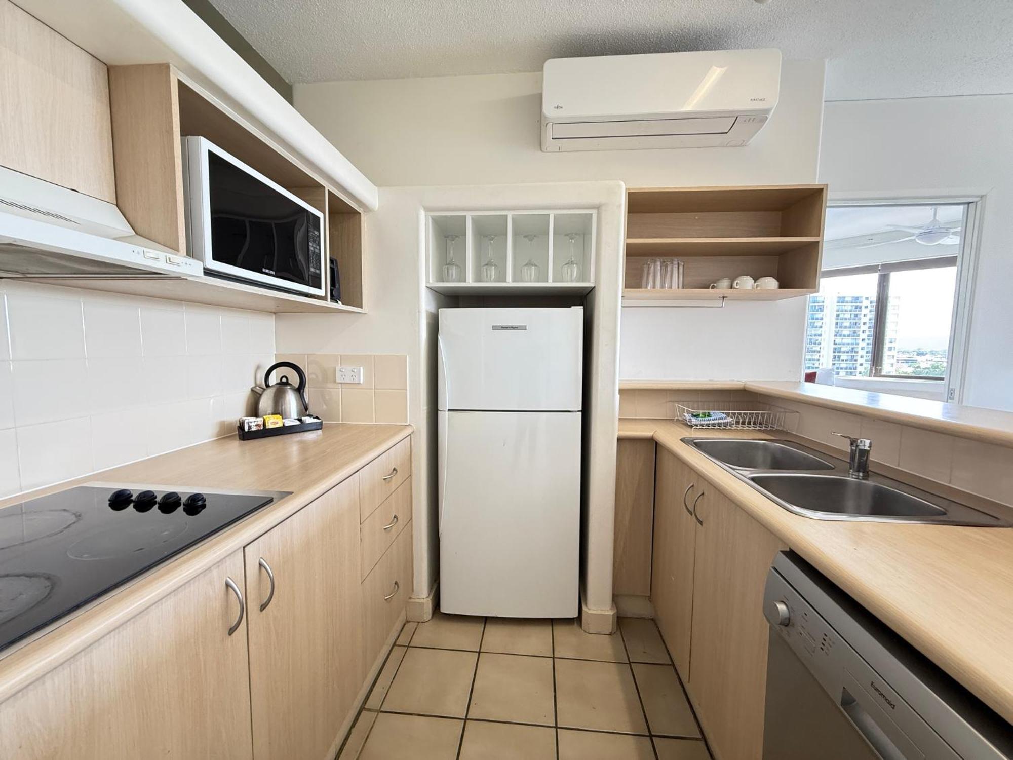 Tiki Hotel Apartments Surfers Paradise Gold Coast Extérieur photo