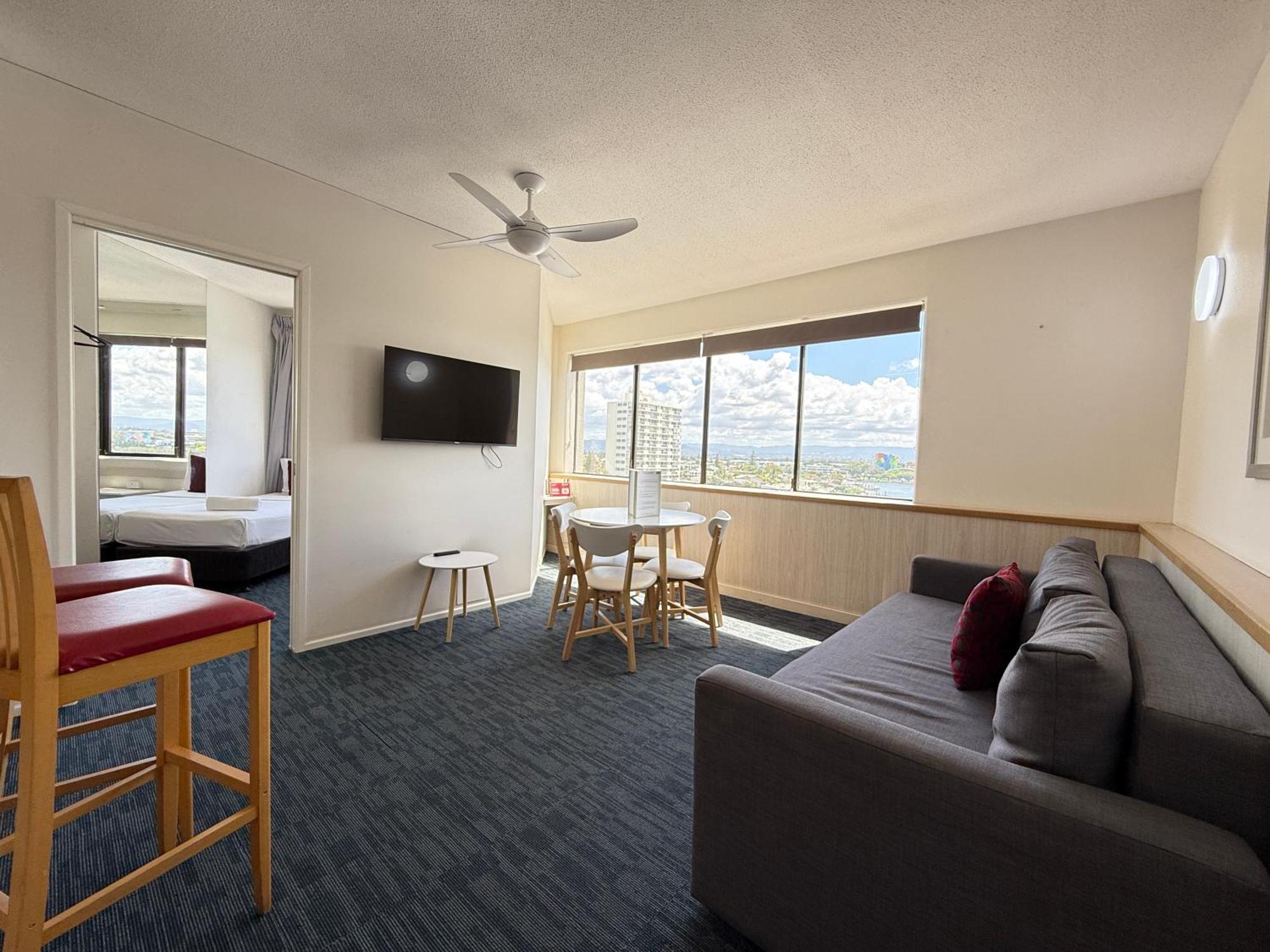 Tiki Hotel Apartments Surfers Paradise Gold Coast Extérieur photo