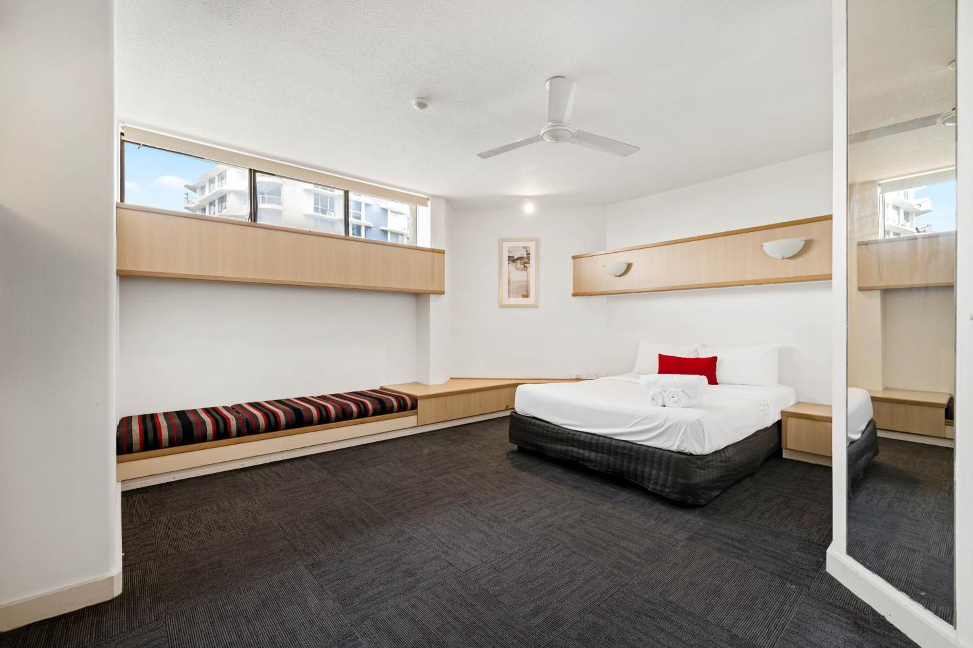 Tiki Hotel Apartments Surfers Paradise Gold Coast Extérieur photo