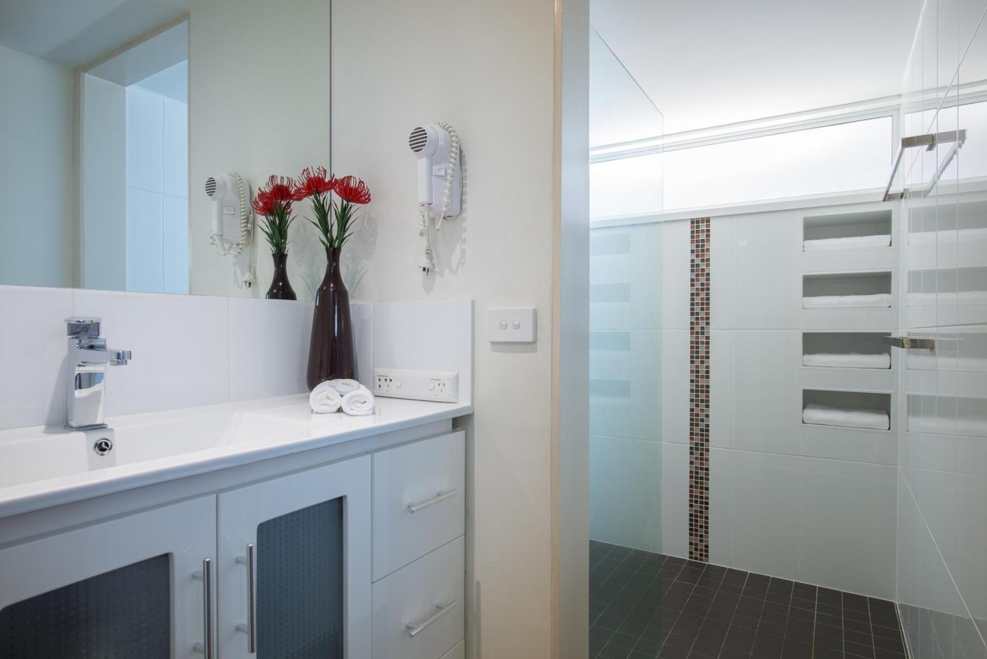 Tiki Hotel Apartments Surfers Paradise Gold Coast Extérieur photo