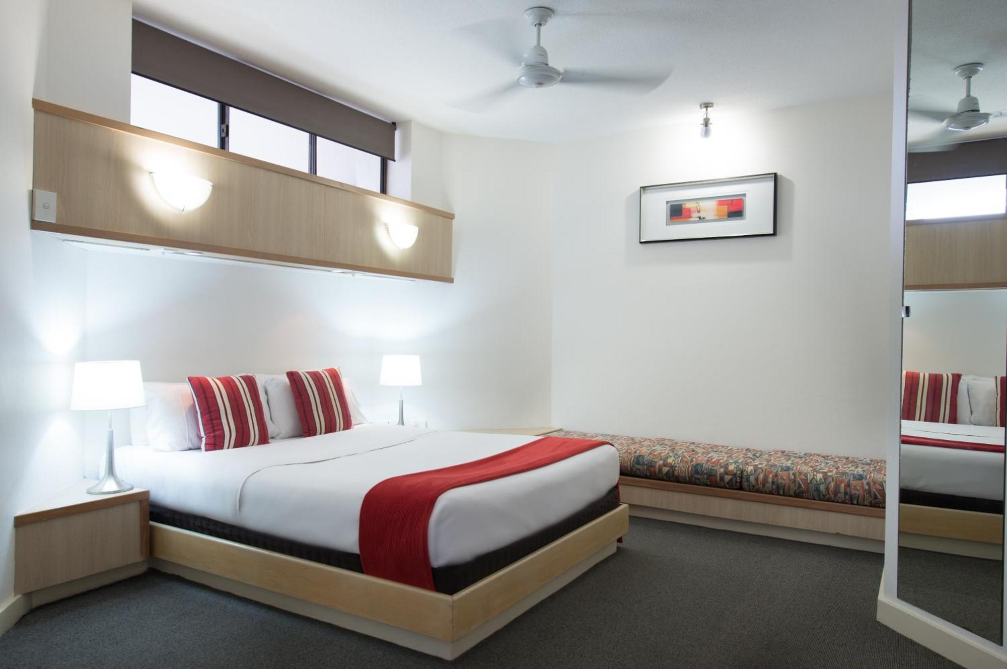 Tiki Hotel Apartments Surfers Paradise Gold Coast Extérieur photo