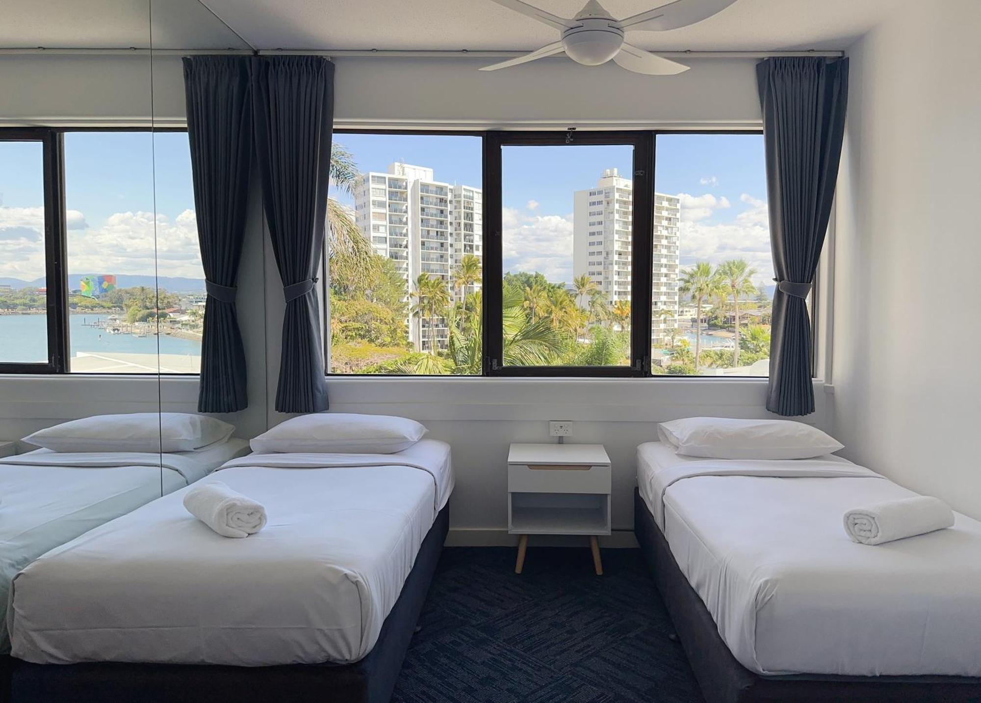 Tiki Hotel Apartments Surfers Paradise Gold Coast Chambre photo