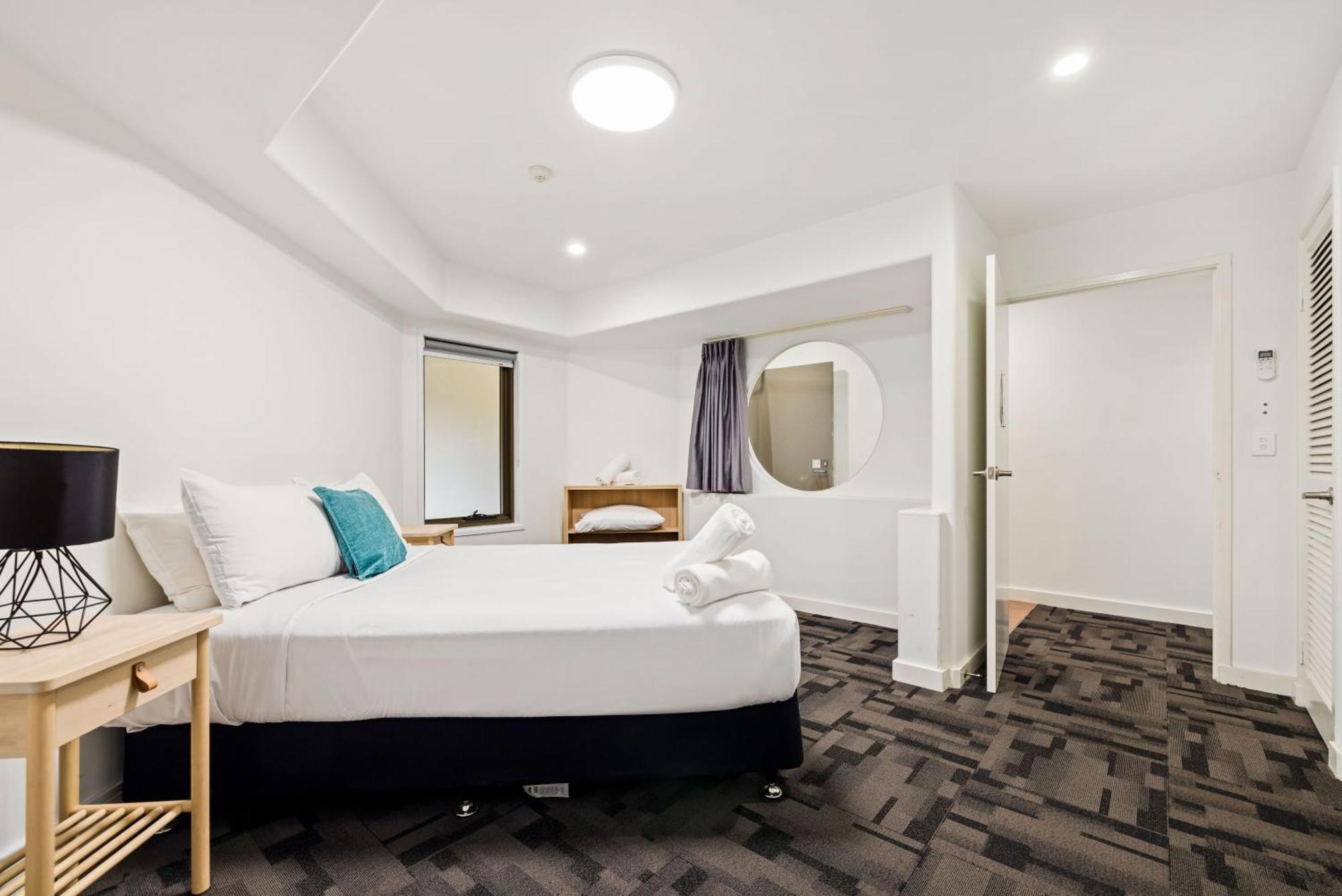 Tiki Hotel Apartments Surfers Paradise Gold Coast Chambre photo