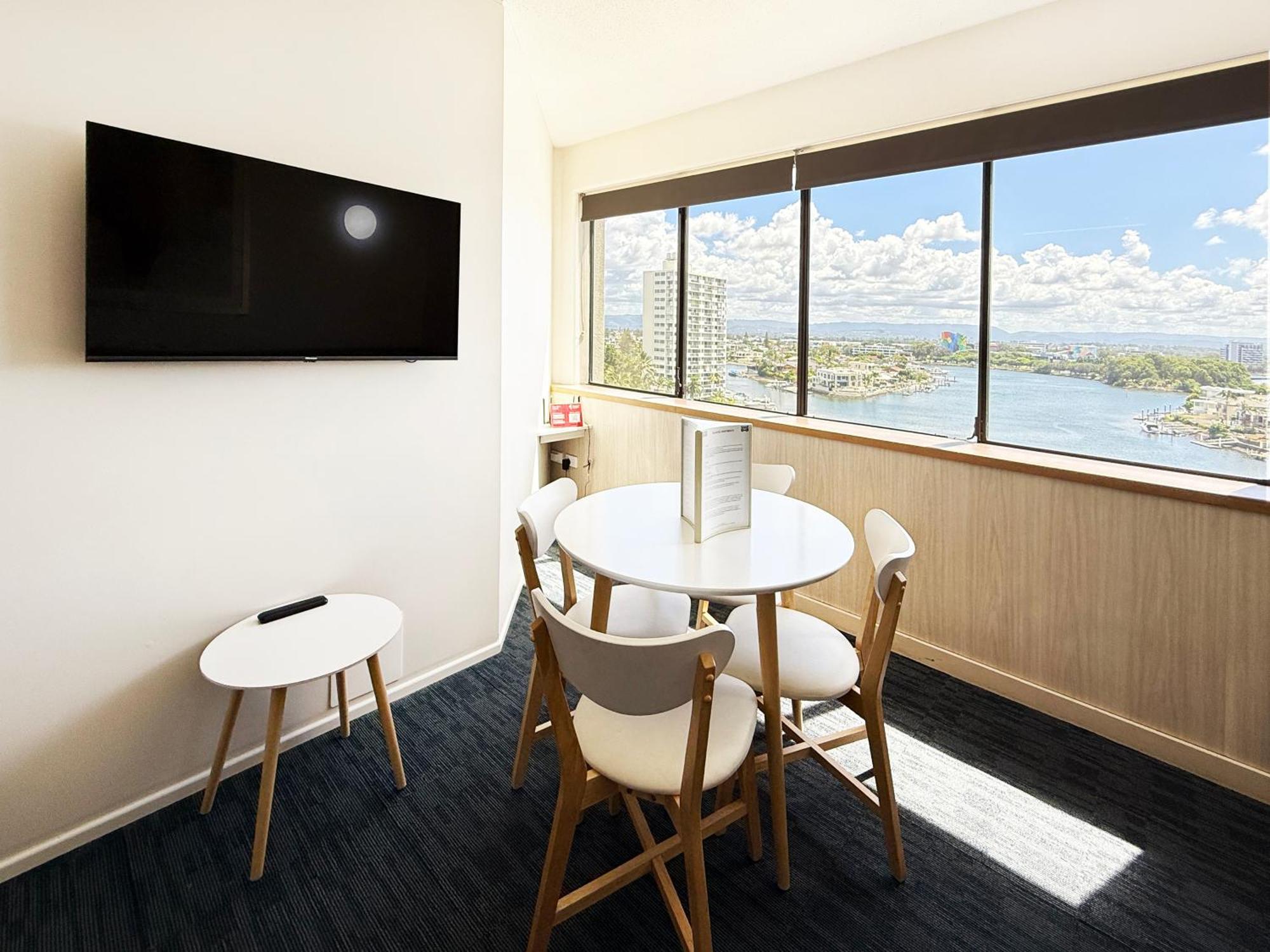 Tiki Hotel Apartments Surfers Paradise Gold Coast Extérieur photo