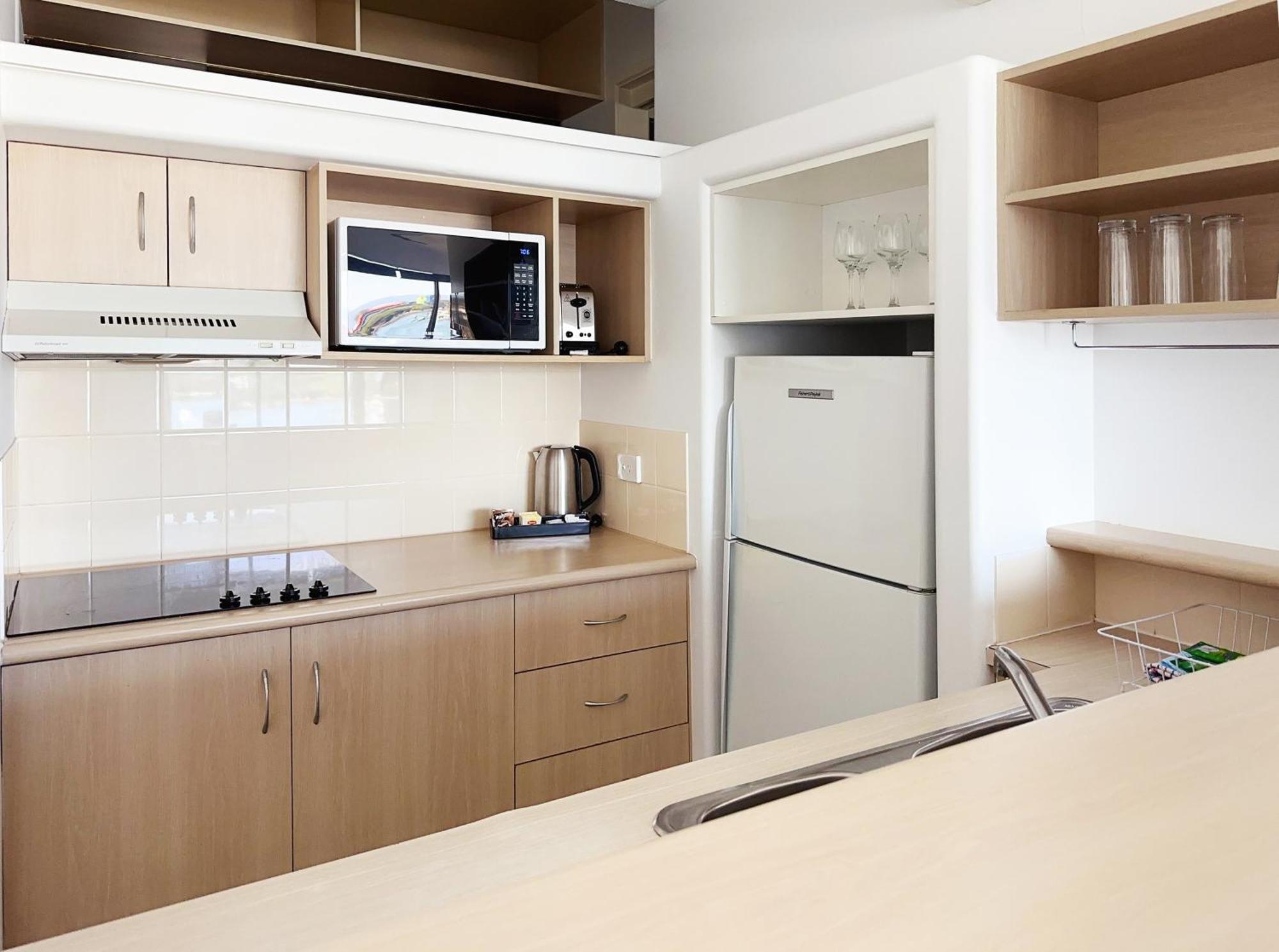 Tiki Hotel Apartments Surfers Paradise Gold Coast Extérieur photo