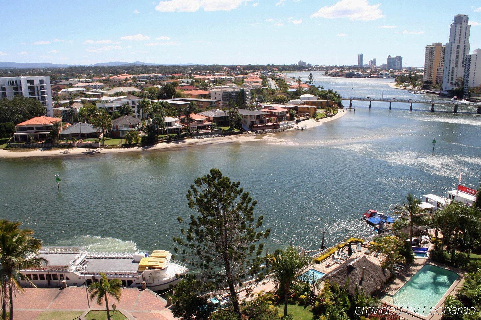 Tiki Hotel Apartments Surfers Paradise Gold Coast Extérieur photo