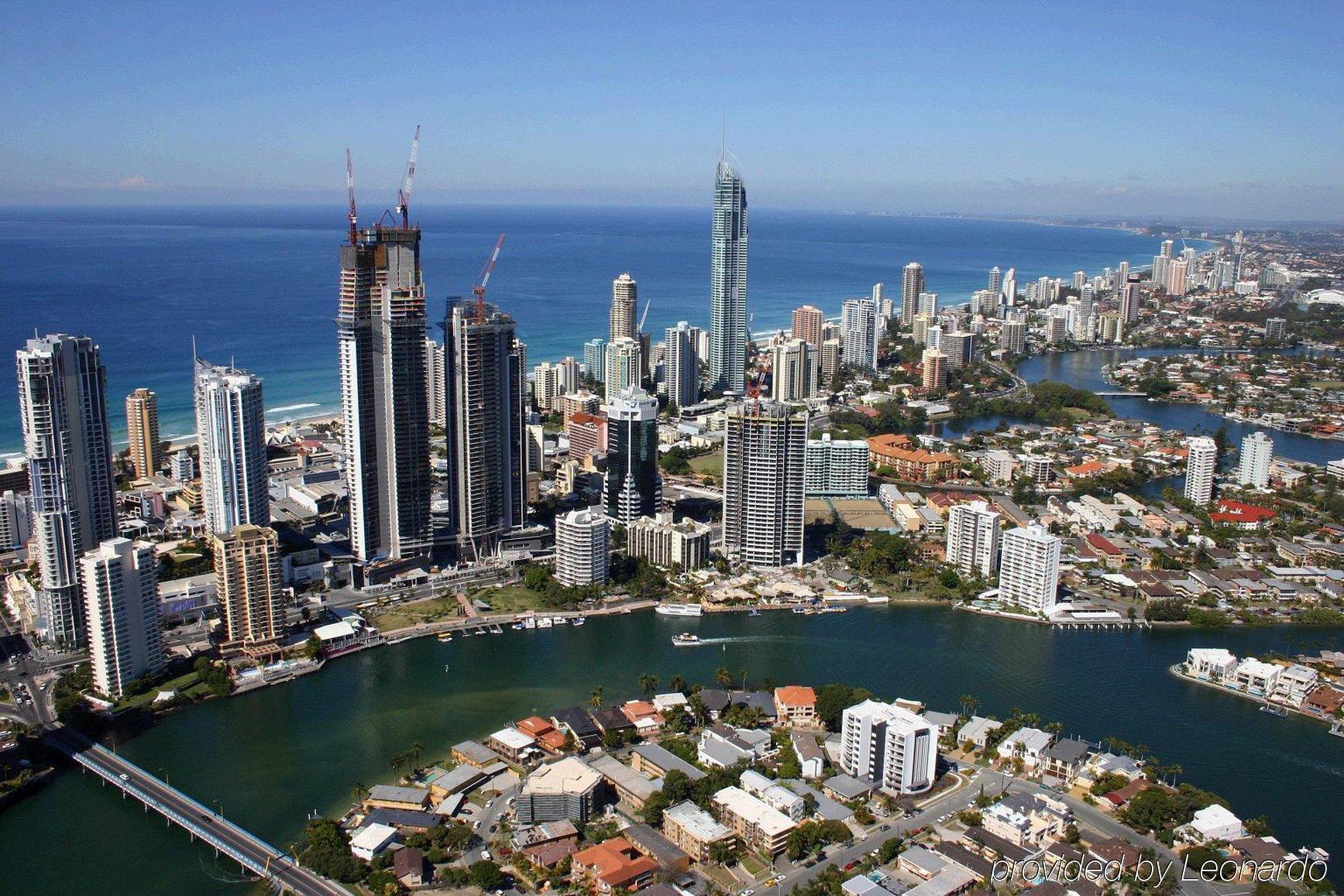 Tiki Hotel Apartments Surfers Paradise Gold Coast Extérieur photo