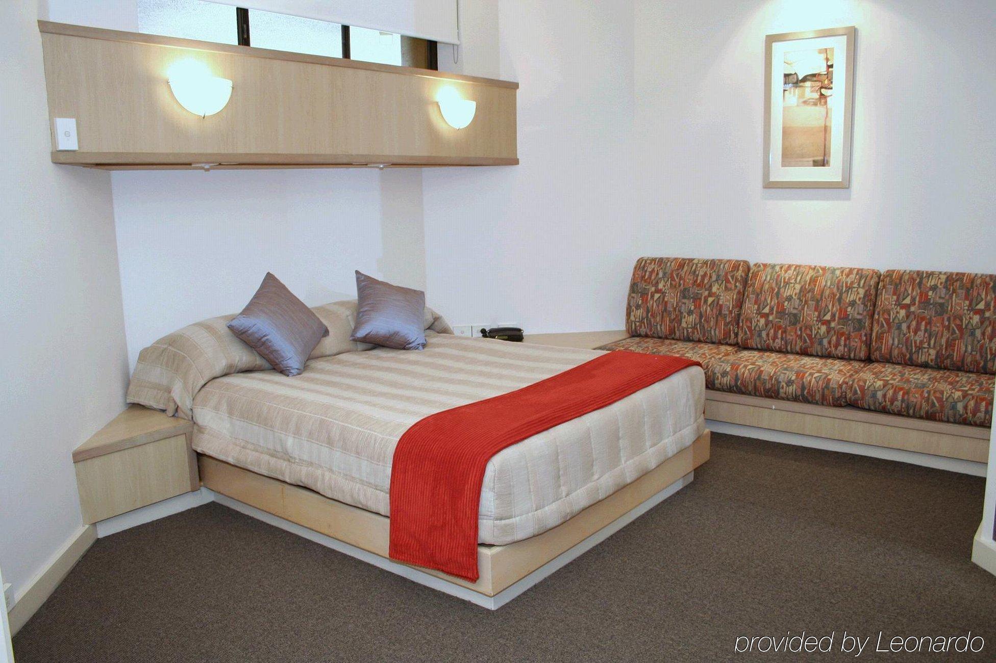 Tiki Hotel Apartments Surfers Paradise Gold Coast Extérieur photo