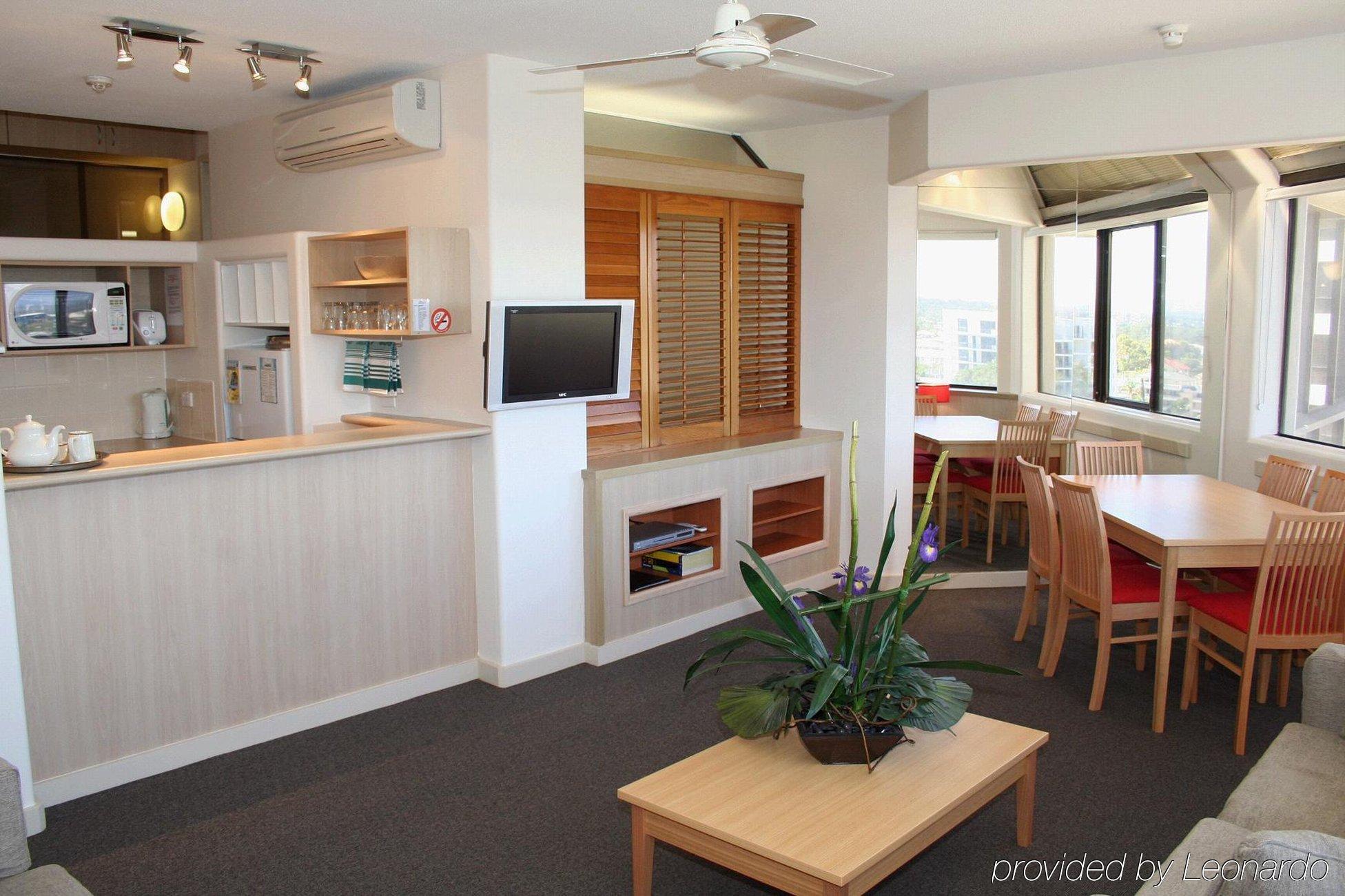 Tiki Hotel Apartments Surfers Paradise Gold Coast Extérieur photo