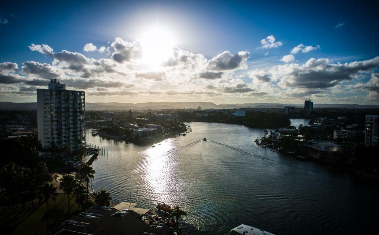 Tiki Hotel Apartments Surfers Paradise Gold Coast Extérieur photo